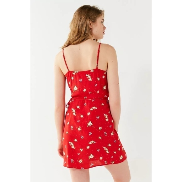 UO x Wrangler Delilah Ruffle Wrap Dress - Picture 3 of 10